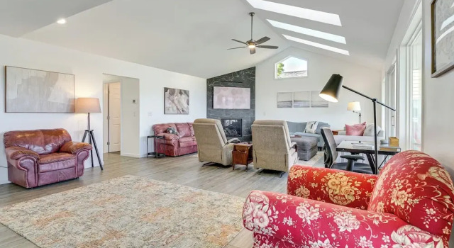 Коттедж Anacortes Home w/ Views of Puget Sound