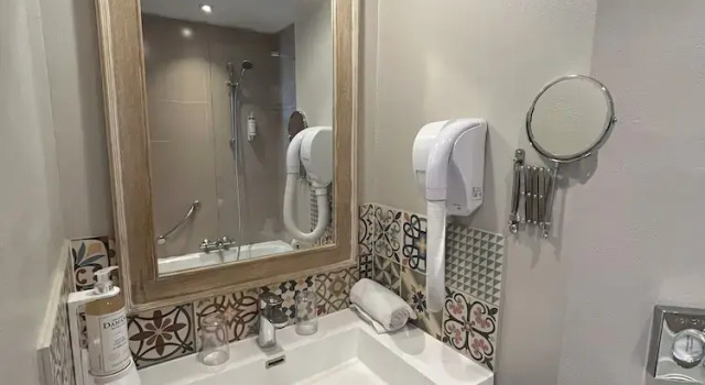 Двухместный номер Standard с балконом LHôtel Particulier Ascott