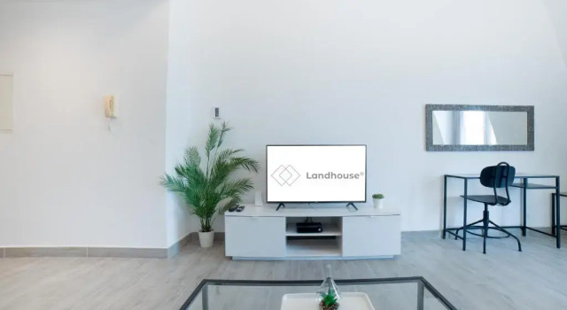 Студия Luxe Studio Near Discovery Gardens Metro Station