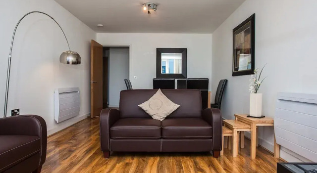 Stunning 2 Bed Apartment with Amazing Views, Забронировать Апартаменты/квартира Лондон Большой Лондон, рядом с Каннинг Таун
