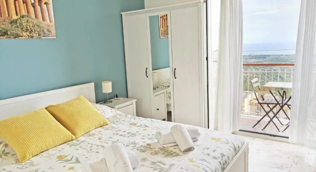 Четырёхместный номер Standard с балконом и с видом на море B&B MiraValle Agrigento