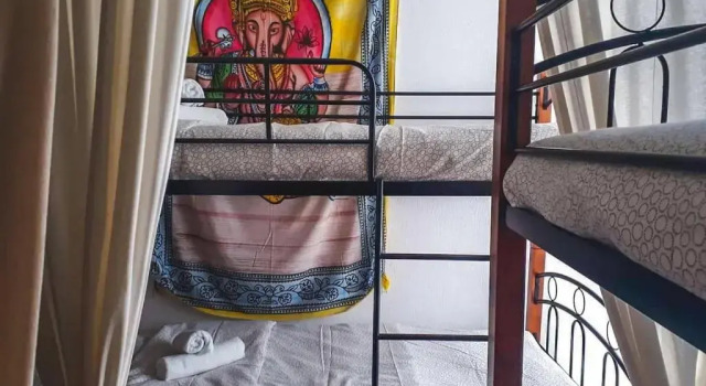 Кровать в общем номере (мужской номер) Urban Yoga House Hostel & Retreat