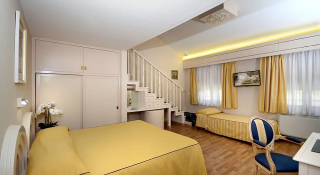 Трёхместный номер Standard Дуплекс c 1 комнатой Grand Hotel Vittoria