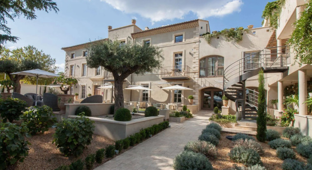 Villa Montesquieu, Book Villa Hoteller i Laudun med parkering, Parkering