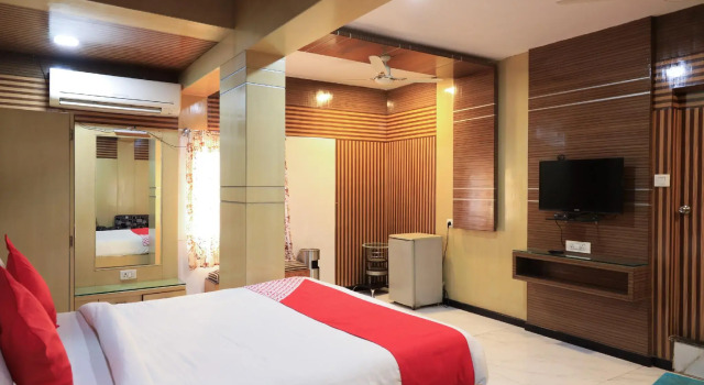 Люкс Standard OYO Flagship 77764 Hotel Rahul Ganeshpeth Colony