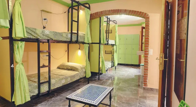 Letto in camerata con vista sul cortile Charming Nerja Hostel