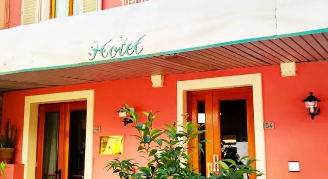 Hotel Holiday, Забронировать Отель Монтекатини-Терме Тоскана, рядом с Montecatini Train Station