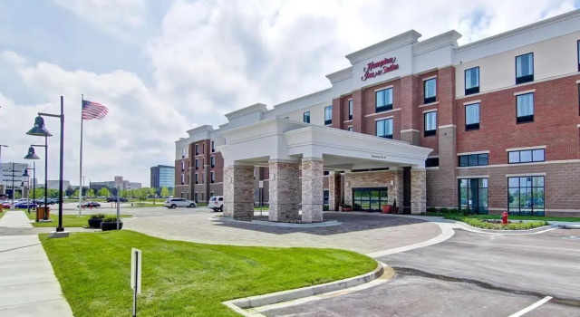 Люкс Hampton Inn & Suites Detroit/Troy