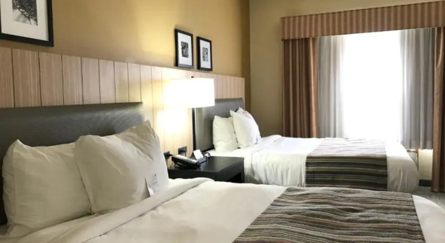 Четырёхместный номер Standard Country Inn & Suites by Radisson, Dalton, GA