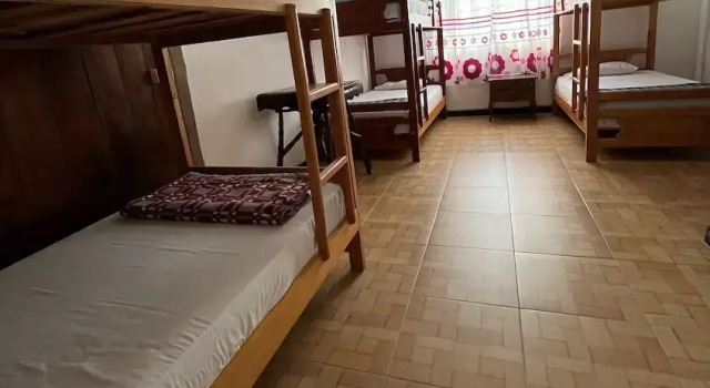 Кровать в общем номере Hostal Cultural Casa Morobik