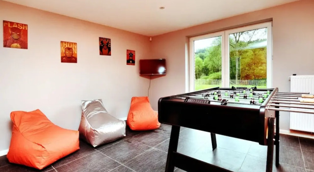 Combination of two Beautiful, Luxuriously Renovated Homes With En-suite Bathrooms, Забронировать Отель Отели Либен 3 звезды, 3*