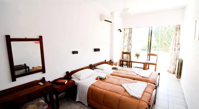 Одноместный номер Standard с балконом Aegeon Hotel