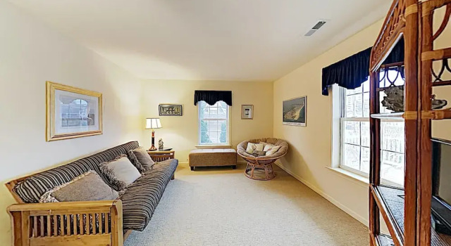 New Listing! Canalfront All-suite: Steps To Beach 5 Bedroom Home