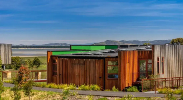 Номер Premium с видом на воду Iron Creek Bay Estate