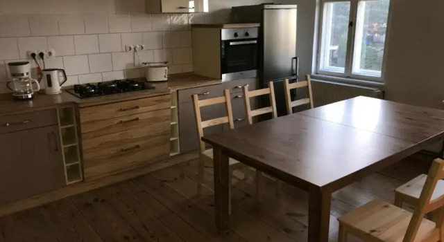 Апартаменты Sanierte möblierte Altbauwohnung am Waldrand für bis zu 6 Personen