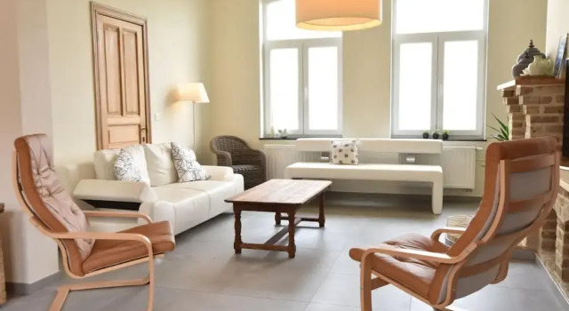 Коттедж Deluxe с 6 комнатами Spacious Holiday Home With Pond in Poperinge