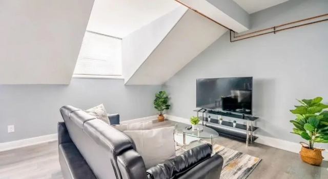 Charming 2BR Apartment - Downtown Hamilton, Varaa Huoneisto Hamilton 