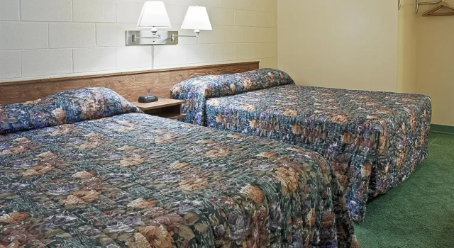 Четырёхместный номер Standard Canadas Best Value Inn Mile-0-Motel Lillooet