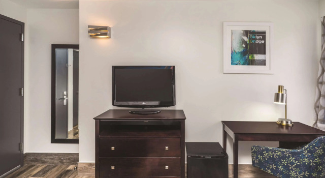 La Quinta by Wyndham Brooklyn Downtown, Забронировать Отель Отели Бруклина 3 звезды, рядом с Паталогоанатомический музей, 3*