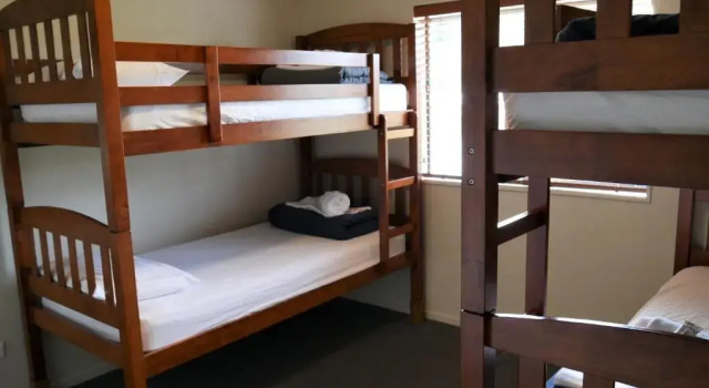 Кровать в общем номере Kaiteri Lodge