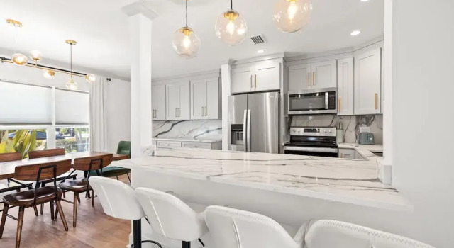 Коттедж Stylish Villa Near Treasure Island Beaches