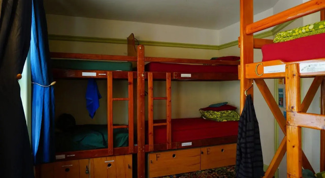 Кровать в общем номере Green Tortoise Hostel