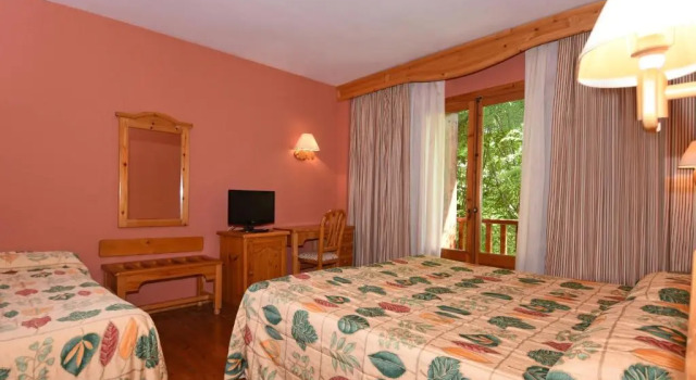Трёхместный номер Standard RVHotels Orri