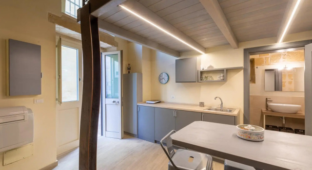 Studio apartment with kitchen in the historic center of Lecce-Casa Anibaldi, Rezervovat Apartmán Lecce Salento