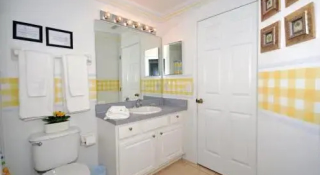 South Beach Villa 4 Br villa by RedAwning, Забронировать Вилла Отели Lakeland - Winter Haven с парковкой, Парковка