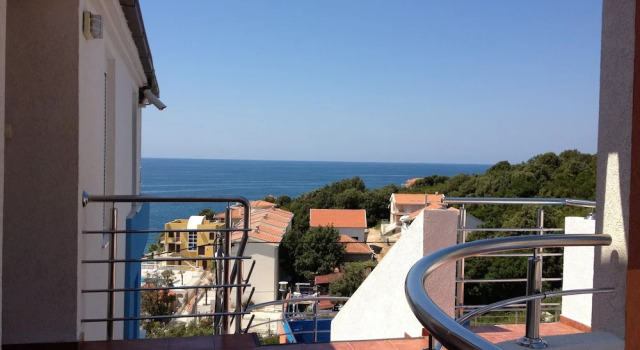 Апартаменты c 1 комнатой с балконом и с частичным видом на море Apartments De Lara s