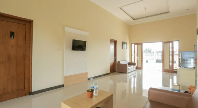 IDR Green Guest House Syariah RedPartner, Boek Pension Solo. Central Java