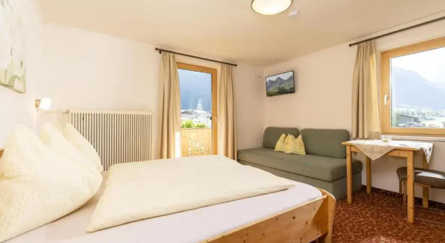 Pension Gästehaus Edelweiss, Rezerwuj Hotel Hotele w Tyrol z parkingiem, Parking