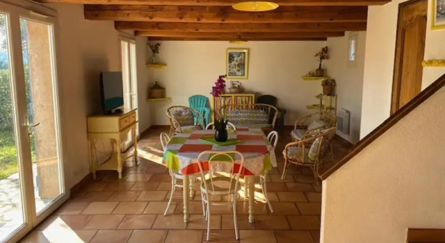 Коттедж с 2 комнатами Location climatisée, piscine, animaux acceptés, jardin clôturé, parking, provence , wifi