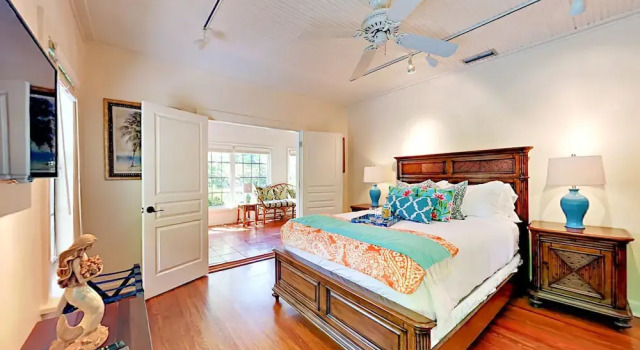 Tropical El Cid Bungalow #main Home - Front 2 Bedrooms 2 Bathrooms Cot