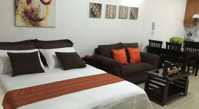 Robinsons Studio W Balcony-rpr08, Забронировать Отель Эрмита 