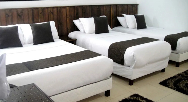 Четырёхместный номер Standard Hotel Boutique Embajada de la Feria
