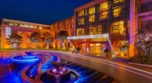 Lakeview Golf Hotel Kunming, Rezerwuj Hotel Hotele w Kunming z parkingiem, Parking