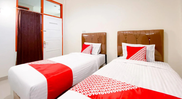 Двухместный номер Standard Urbanview Hotel Falah Residence Syariah By RedDoorz