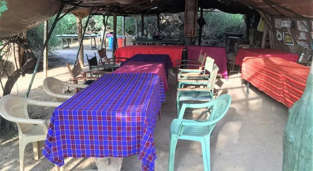 Samburu Riverside Camp, Prenota Hotel Hotel a Archers Post con parcheggio, Parcheggio
