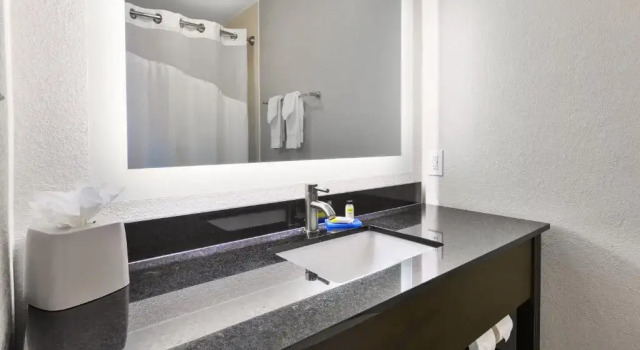 Четырёхместный номер Standard Holiday Inn Express Chillicothe East by IHG