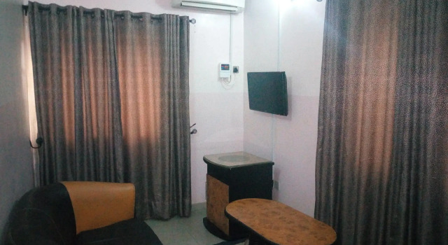 Люкс Bayse One Executive Suites and Bar