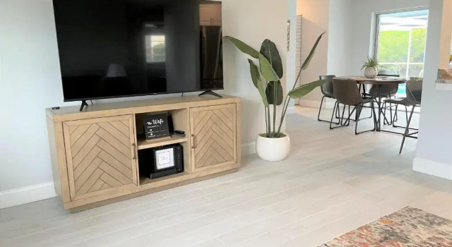 Коттедж Luxury Stay Near Downtown & Beaches w/ Heated Pool