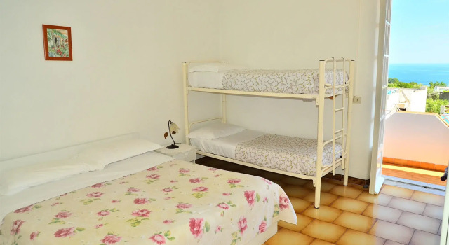 Hotel Villa Bernardina, Rezervați Hotel Forio di Ischia Insula Ischia