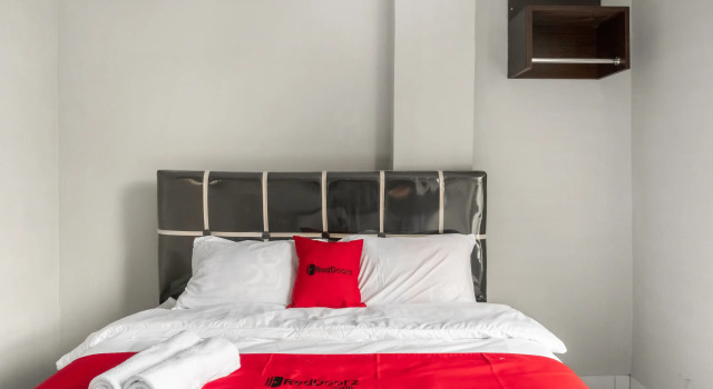 RedDoorz near Manhattan Square Medan, Rezerwuj Hotel Medan Sumatra