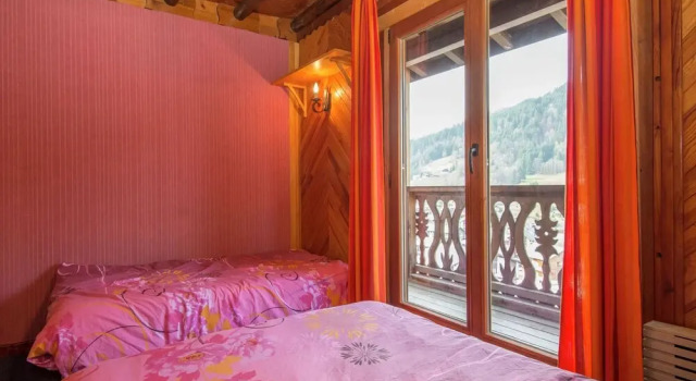 Comfortable, Detached Holiday Home for Nine People Near Les Gets, Забронировать Отель Ле-Же Порт дю Солей, рядом с Горнолыжный курорт Ле Же-Морзин