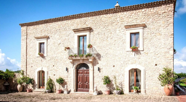 Nice Home in San Michele di Ganzari With Outdoor Swimming Pool, 13 Bedrooms and Swimming Pool, Buchen Sie Ferienhaus Cottages in Sizilien, Cottage