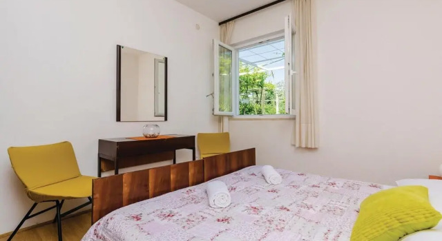 Awesome Home in Brsecine With Wifi and 3 Bedrooms
