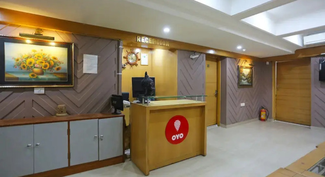 OYO 11332 Hotel Daffodils Inn, Забронировать Отель Отели Нью-Дели с парковкой, Парковка
