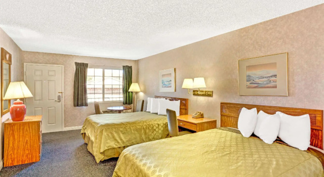 Четырёхместный номер Standard Days Inn by Wyndham Carson City