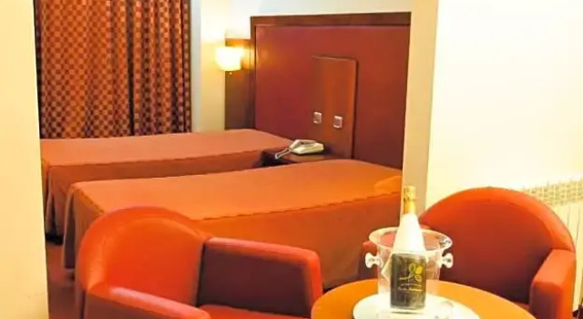 Трёхместный номер Standard Hotel Samasa Fundao